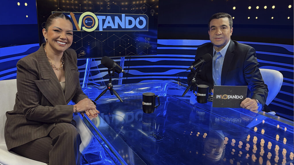 Carine Paiva no programa "Pivotando" do SBT apresentado por João Kepler