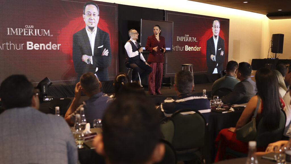 Arthur Bender e Carine Paiva no Mastermind